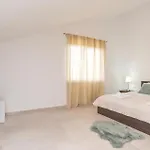 Three-bedroom In Debeljak