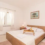 別荘 Three-bedroom In Debeljak