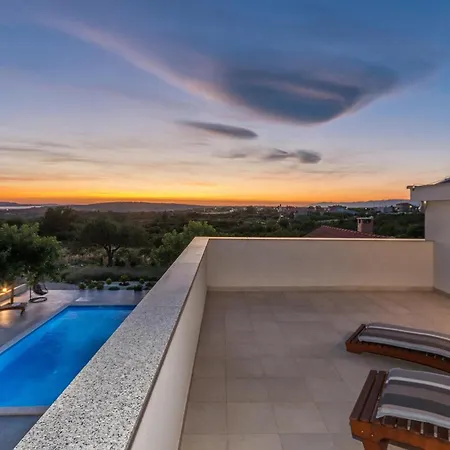 Three-bedroom In * Debeljak