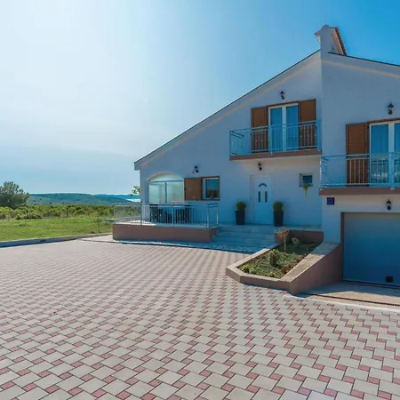Three-bedroom In Tatil Evi *