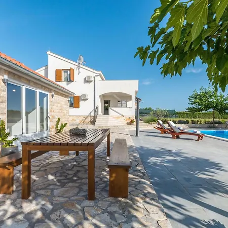 Tatil Evi Three-bedroom In *