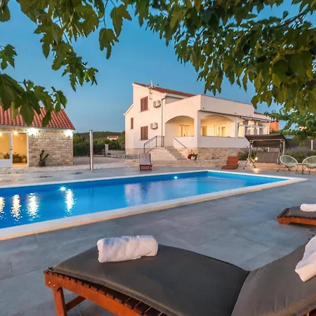 Cozy In With Outdoor Swimming Pool Debeljak