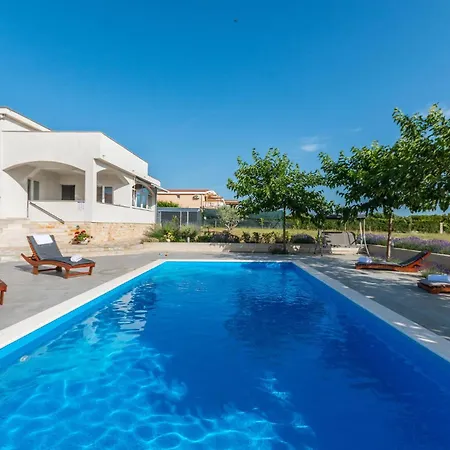 Three-bedroom In * Debeljak