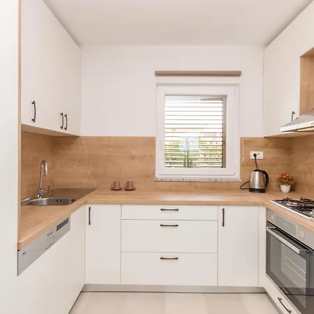 Feriehus Three-bedroom In Debeljak