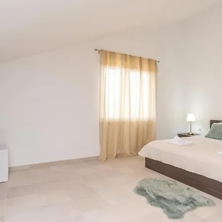 Three-bedroom In Debeljak