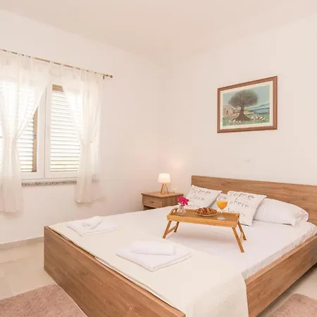 Hébergement de vacances Three-bedroom In Debeljak