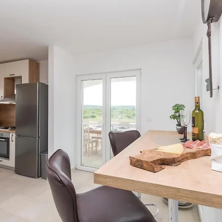 Three-bedroom In Feriehus *