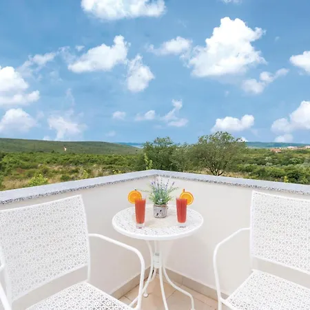 Three-bedroom In * Debeljak
