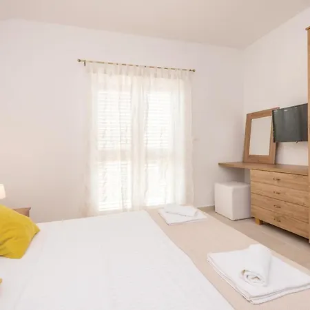 Three-bedroom In Feriehus