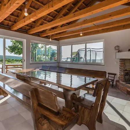 Cozy In With Outdoor Swimming Pool *