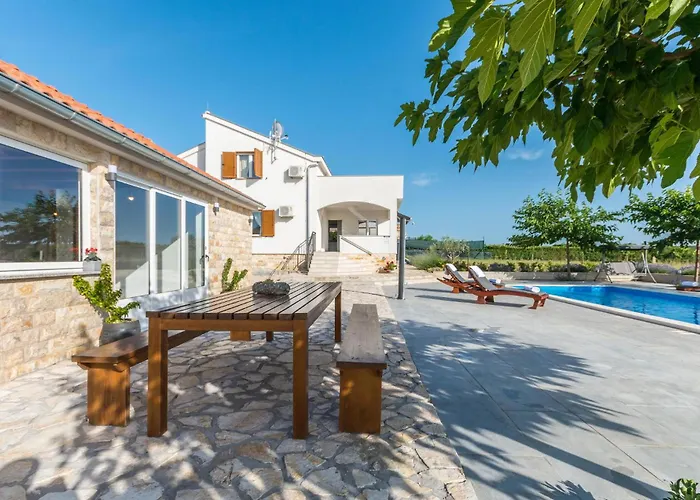 بيت للعطل Three-bedroom In *