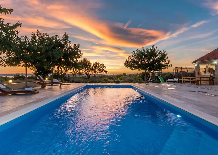 Three-bedroom In Tatil Evi Debeljak