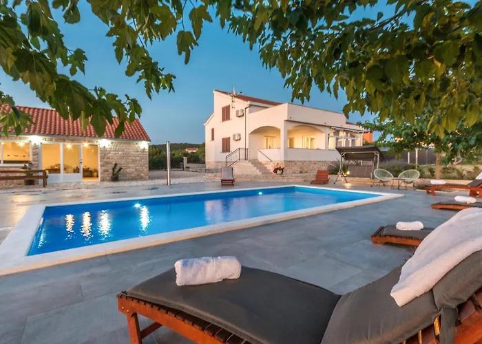 Three-bedroom In Debeljak