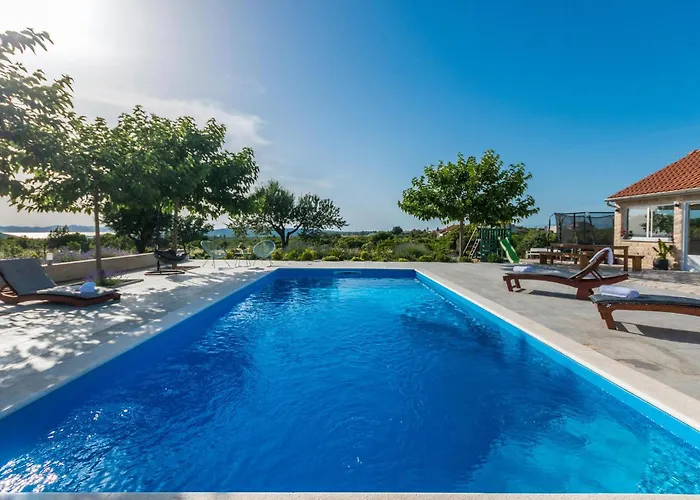 Tatil Evi Three-bedroom In Debeljak