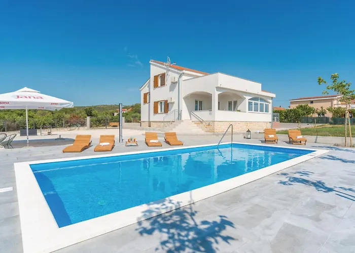 Three-bedroom In Tatil Evi