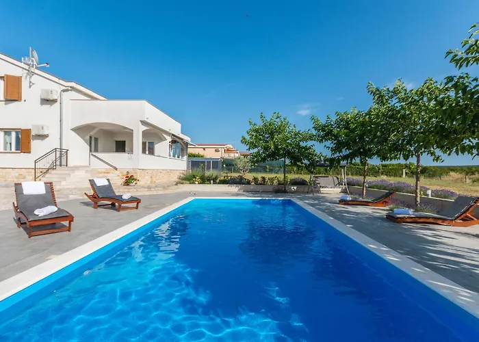 Three-bedroom In * Debeljak