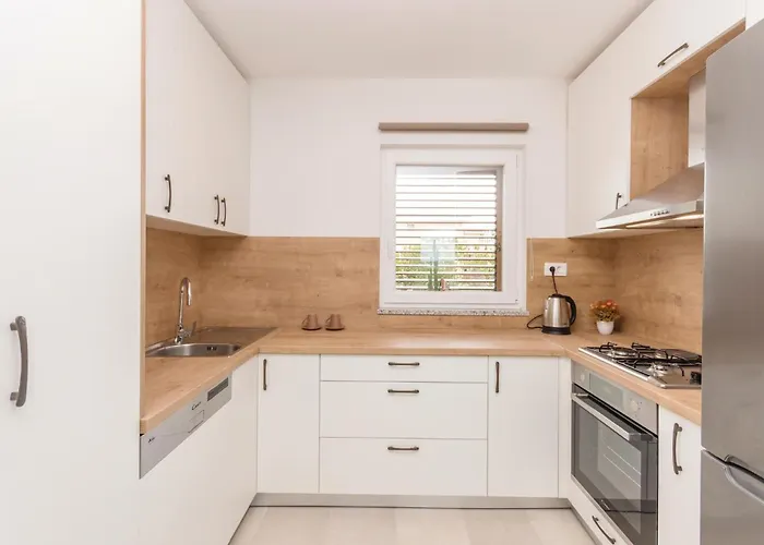 Tatil Evi Three-bedroom In Debeljak