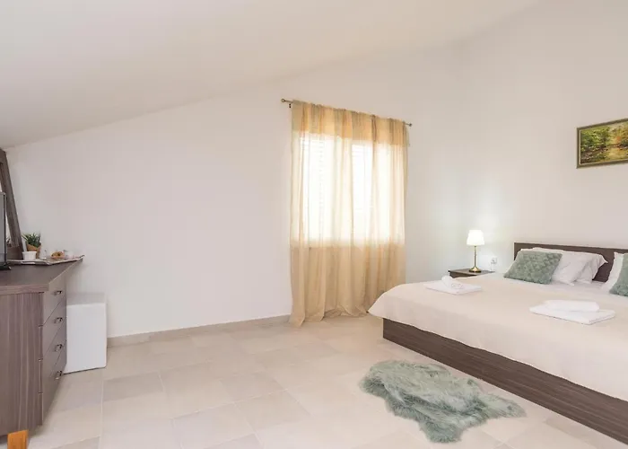 Three-bedroom In Debeljak