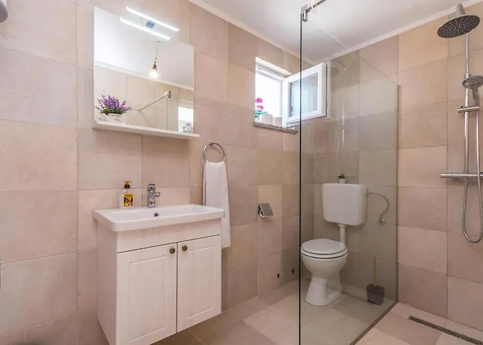 Tatil Evi Three-bedroom In Debeljak