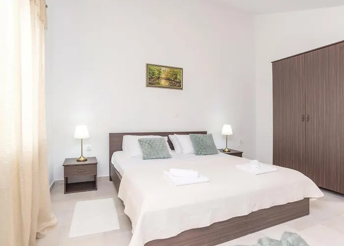 Three-bedroom In بيت للعطل Debeljak