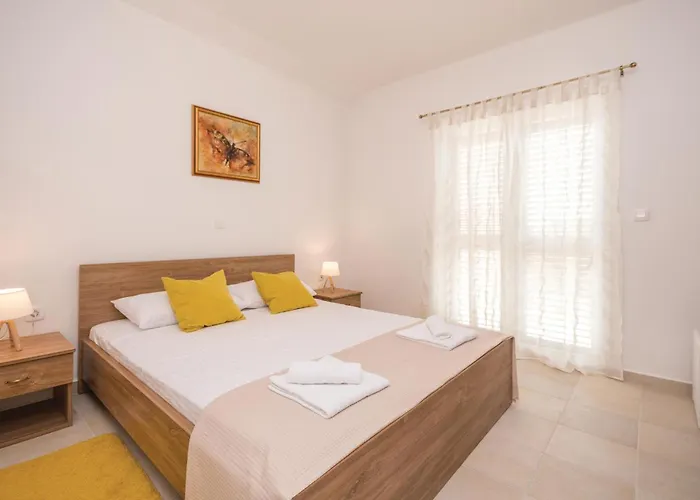 Tatil Evi Three-bedroom In Debeljak