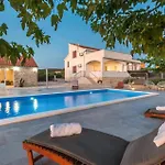 Three-bedroom In Debeljak