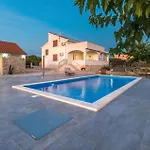 Σπίτι διακοπών Three-bedroom In