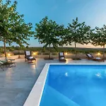 Three-bedroom In Debeljak