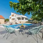 Three-bedroom In * Debeljak