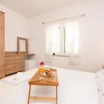 Three-bedroom In Σπίτι διακοπών Debeljak
