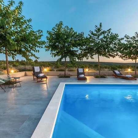 Cozy In With Outdoor Swimming Pool Debeljak