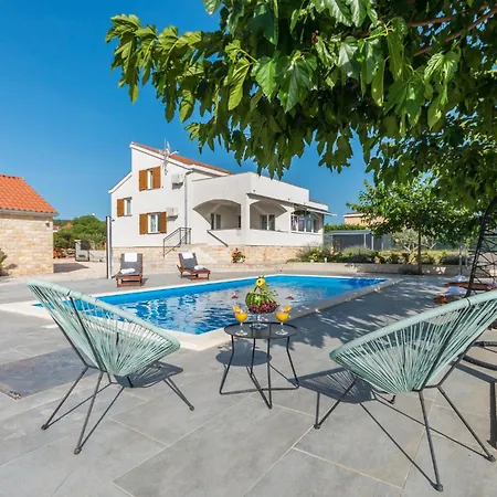 Cozy In With Outdoor Swimming Pool * Debeljak