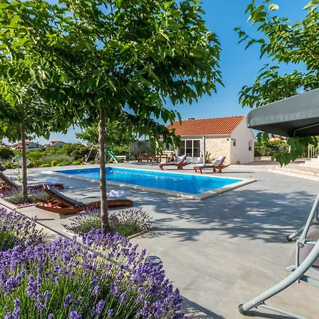 Three-bedroom In Holiday home