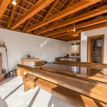 Casa vacanze Cozy In With Outdoor Swimming Pool