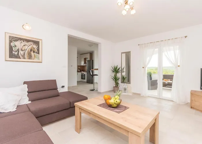 Ferienhaus Three-bedroom In Debeljak