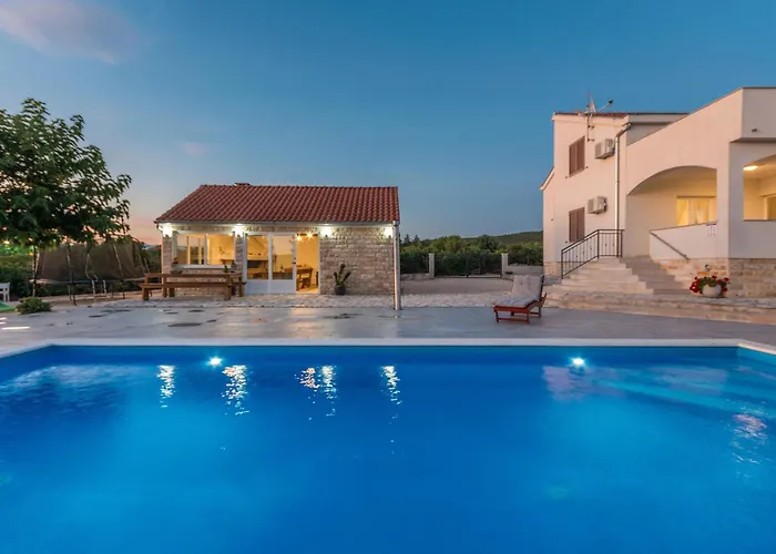 Three-bedroom In Ferienhaus