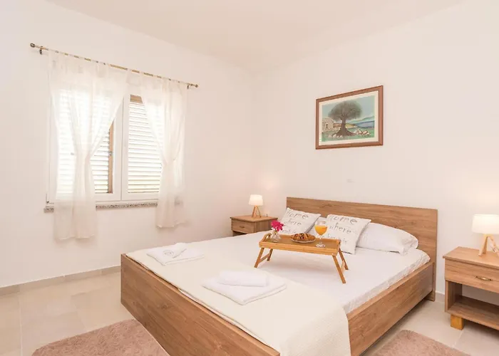 Ferienhaus Three-bedroom In Debeljak